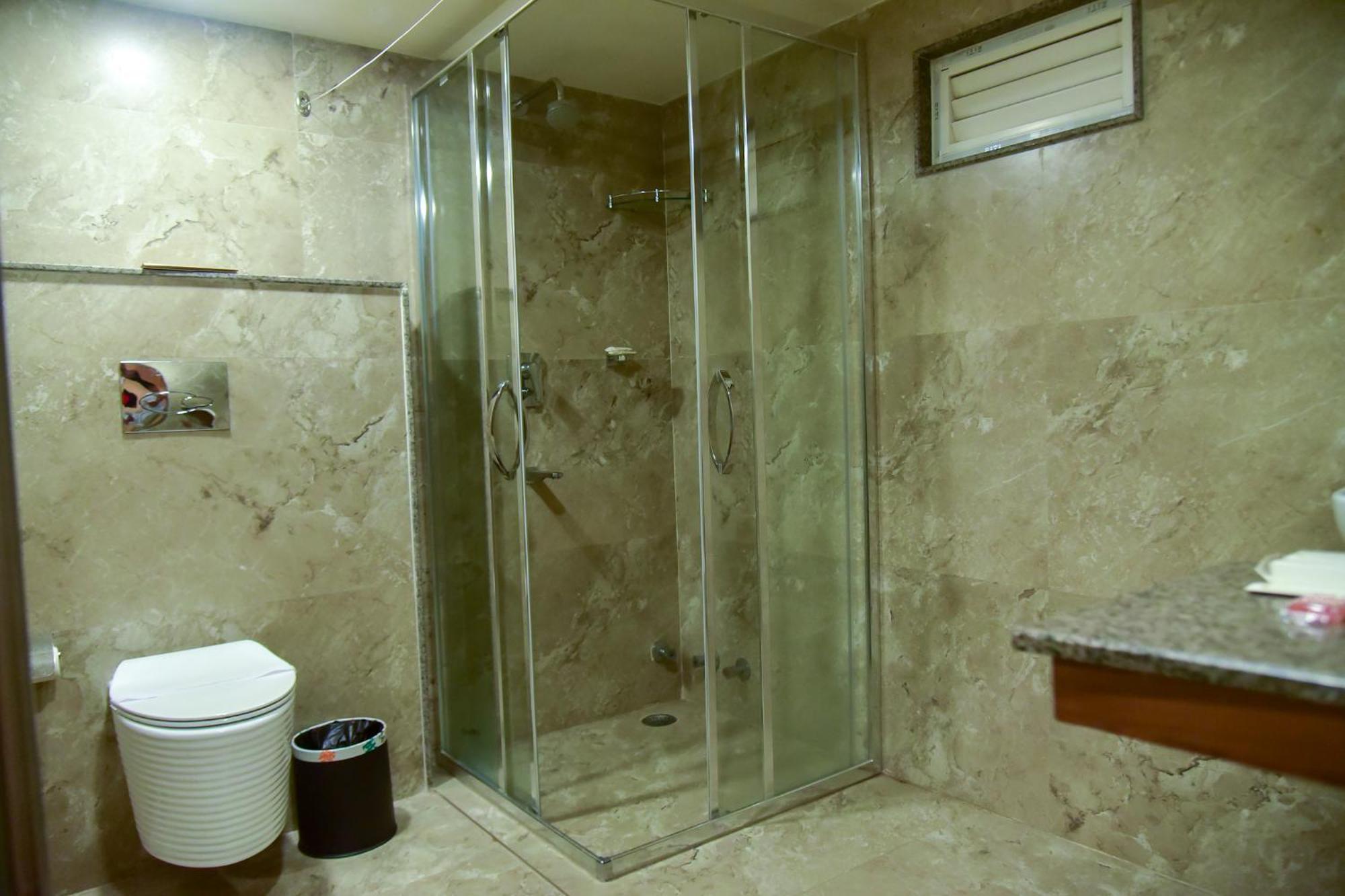 Hotel Apollo Grand Guwahati Exterior foto