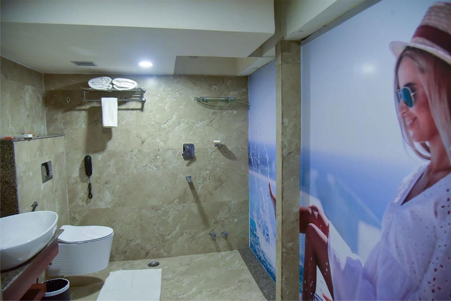 Hotel Apollo Grand Guwahati Exterior foto